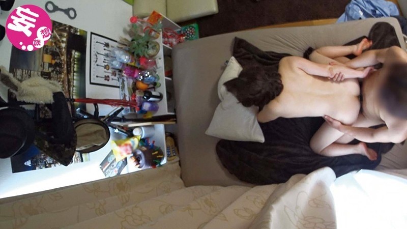 イケメンが熟女を部屋に連れ込んでSEXに持ち込む様子を盗撮した動画。 32 画像8