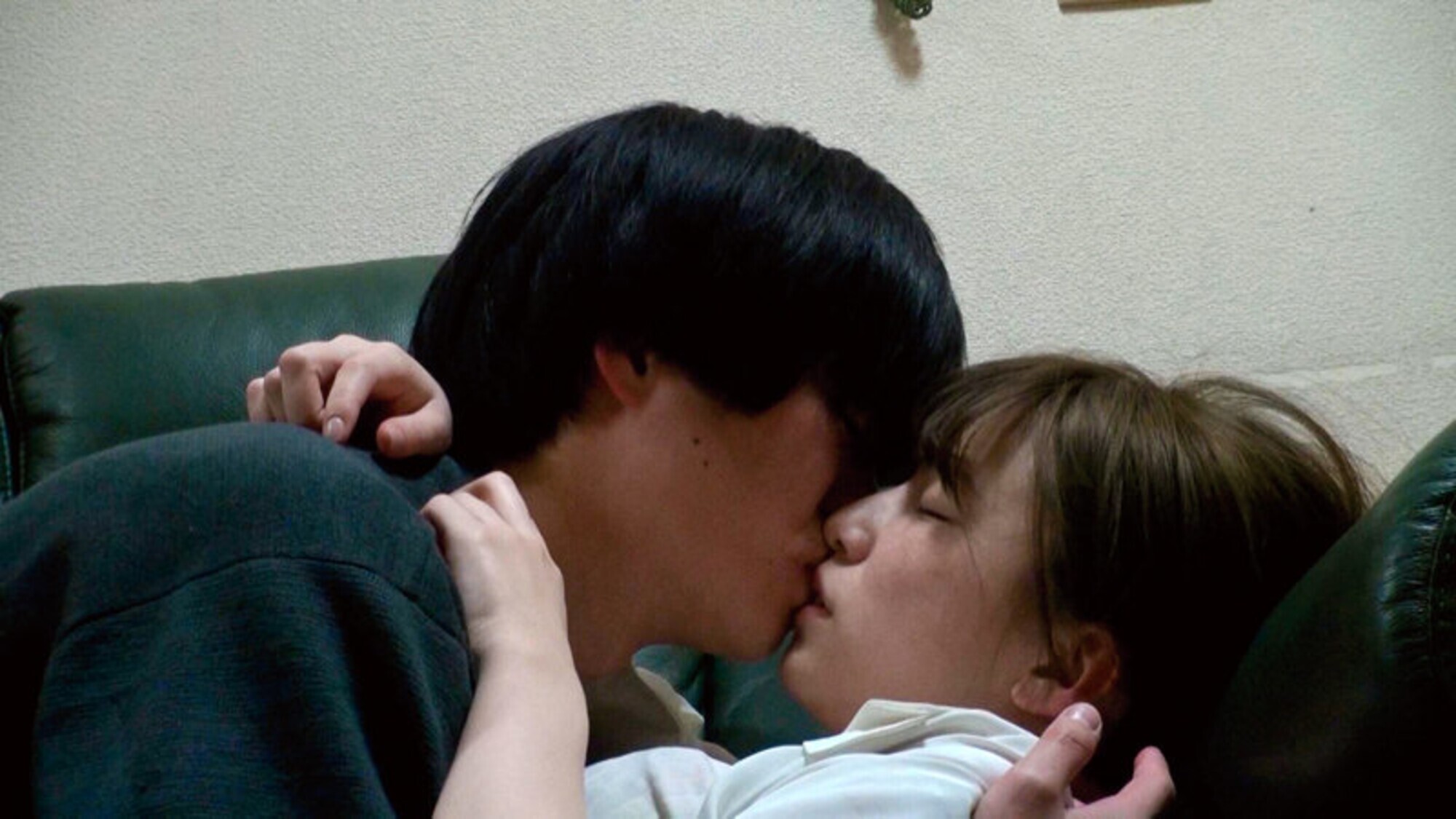 ★【陰毛】キスキスキス×100。ぷにぷに超やわらか薄ピンク唇とちゅっちゅちゅちゅっっ！キス魔セフレと始発までだらだら時間つぶし、接吻しまくりいちゃキスデート！！！