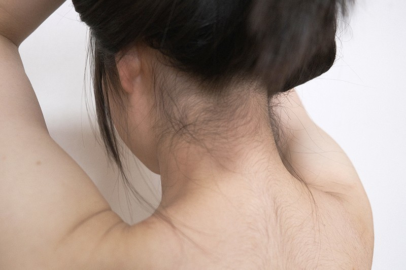 素人娘の全裸図鑑10 今時の女の子13名が恥らいながら脱衣していく様子をじっくり撮影した、変態紳士のためのヘアヌードコレクション 画像2