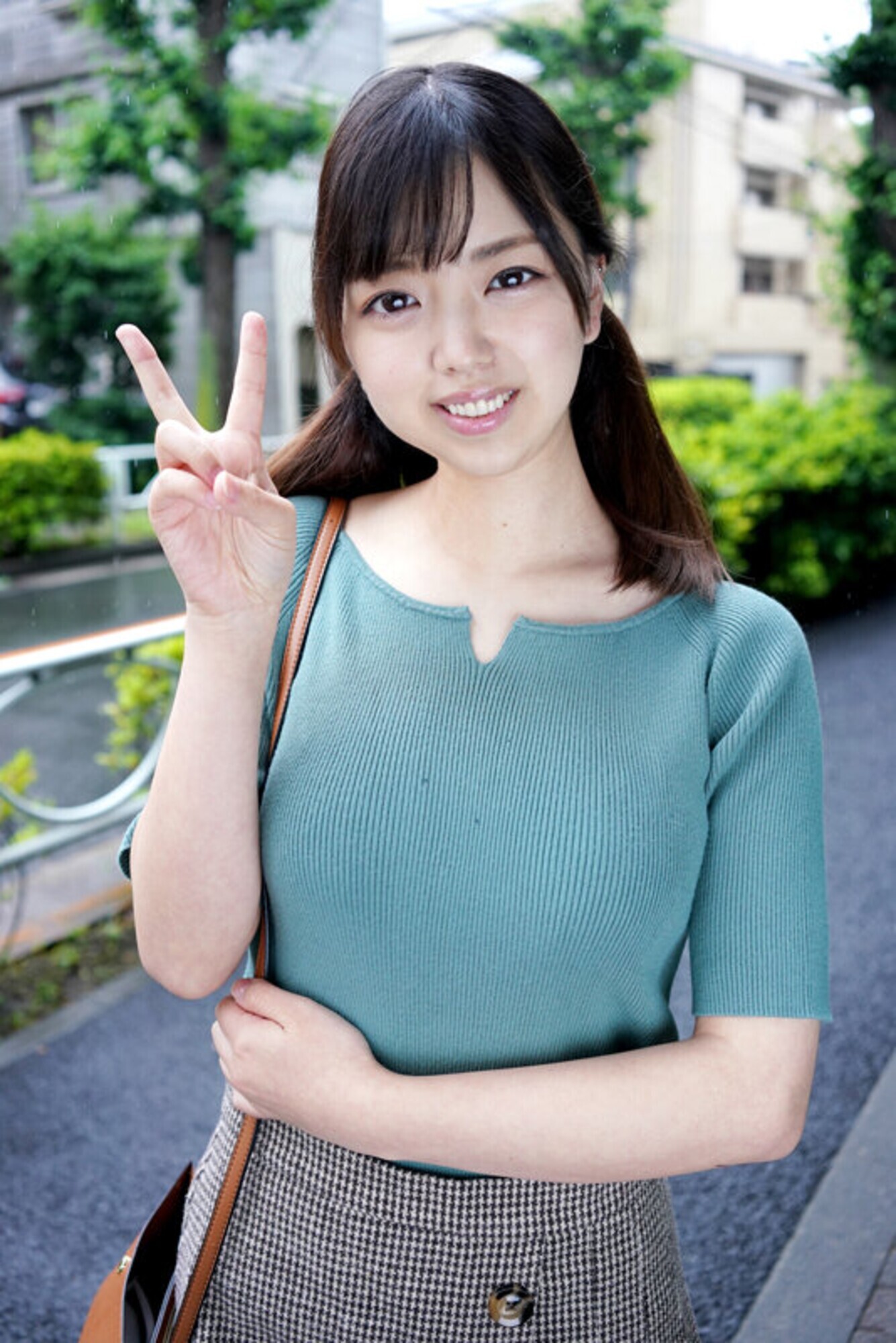 「この見た目でヤリマンビッチってドン引きですか?」清楚系お嬢様さえチャン セフレ10人いるギャップと痴女っぷりに一同首ったけ 画像1