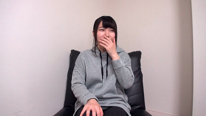 イベント会社のADさん いつもふにゃふにゃ笑ってる可愛い天然女子 笑顔のまま巨根で突かれると余裕なくなってトロ顔アクメ！