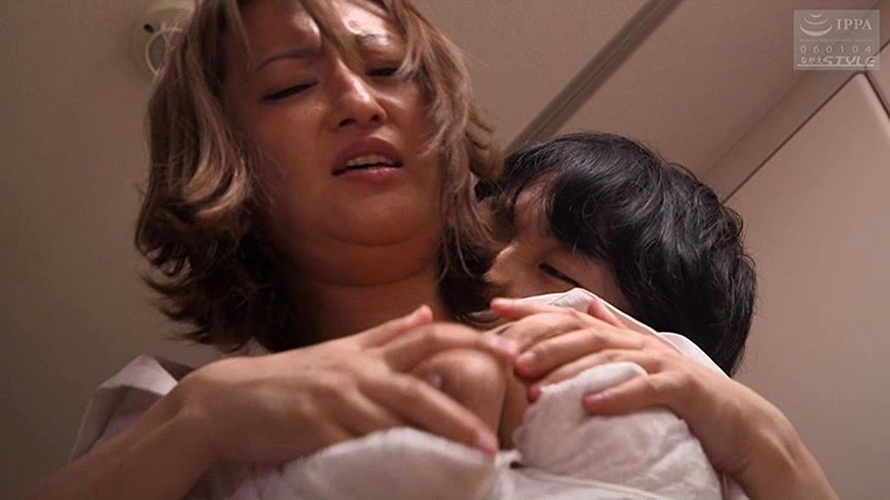 禁断! 母と乱暴な息子 ~引きこもり息子のダッチワイフになった母~ 画像12