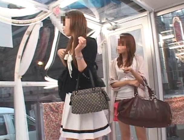 マジックミラー号 人妻編 in新宿 20代!若妻、ギャル妻出てこいやっ!! 画像1