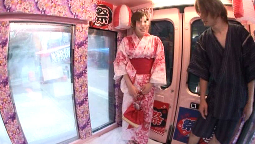 マジックミラー便 夏祭り浴衣編 夏のエッチな風物詩!はだけてチラリ 浴衣美人の乱れたところが見てみたい!! 画像1