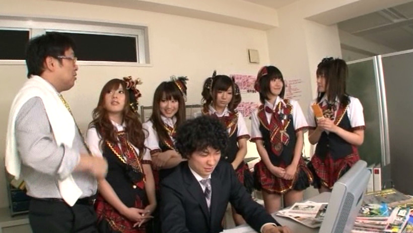 ネ申AV!国民的アイドルグループのマネージャーになった僕。 ~アイドルだってSEXするぜ!裸の推しメンに会いたかった!!~ 画像2