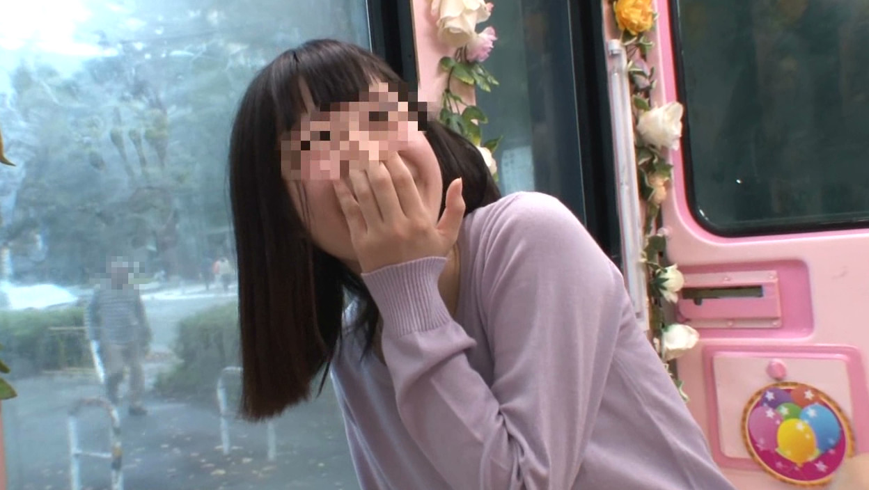 マジックミラー便 都内有数の名門大学に通う高学歴女子大生生まれて初めての素股編 vol.02 ギンギンに勃起したデカチンを素人娘が赤面マンコキ!恥ずかしさと気持ちよさで濡れ出したオマ◯コにヌルっと挿入! 画像12
