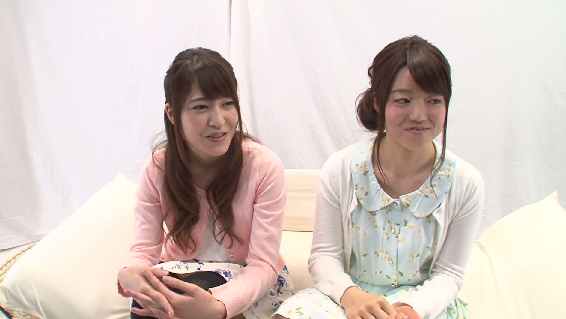 顔出し!女子大生限定マジックミラー号 親友の目の前でどこまでHな姿を見せられるのか!?~仲良しリア友の前で限界羞恥 恥ずかしすぎるシチュエーションにオマ◯コの火照りが抑えられない!~ 3 in池袋 画像21