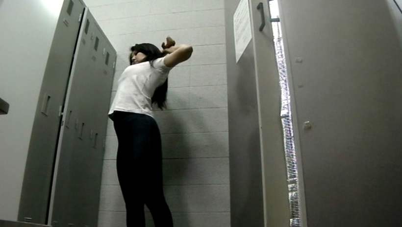 極秘入手!スポーツジム着替え盗撮 超人気スポーツジムの更衣室は美女で満室 画像15