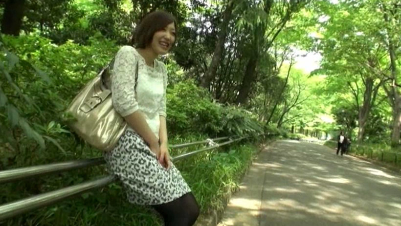 平凡な奥さん(抜群のカラダを持て余すスケベな新妻) 画像3