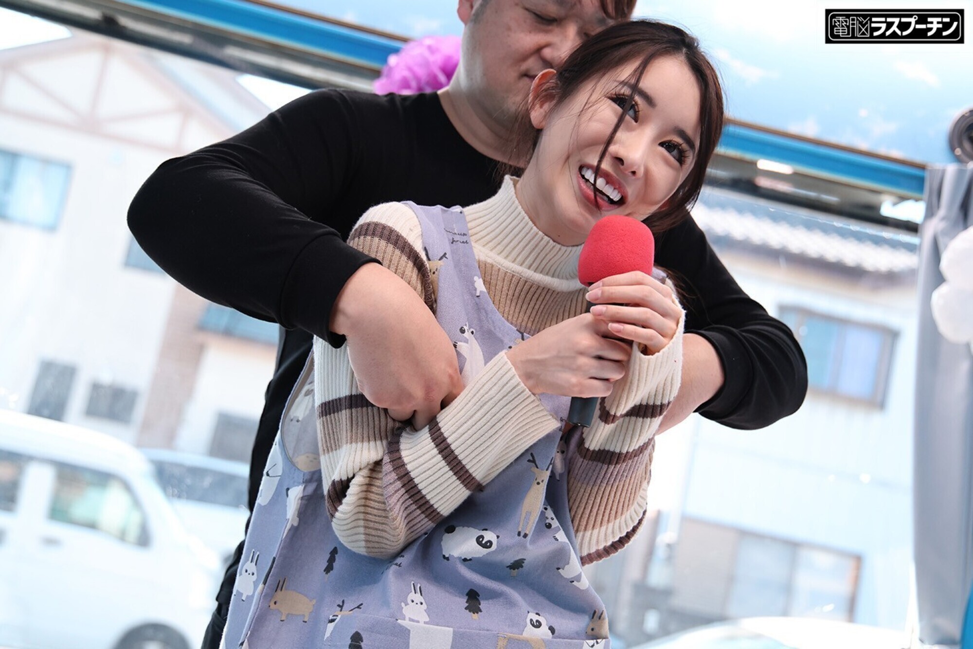 優しくて可愛い保母さん限定!マジックミラー号乳首カラオケ 乳首いじられながら1曲歌いきったら賞金GET!感じちゃったらHな罰ゲーム! 画像9