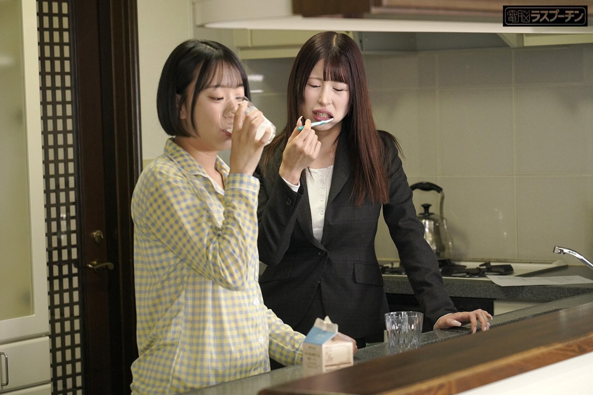 乳輪が敏感なことが妹にバレて笑われながらさんざん弄ばれるザコ乳首姉 2 有岡みう 赤名いと 画像3