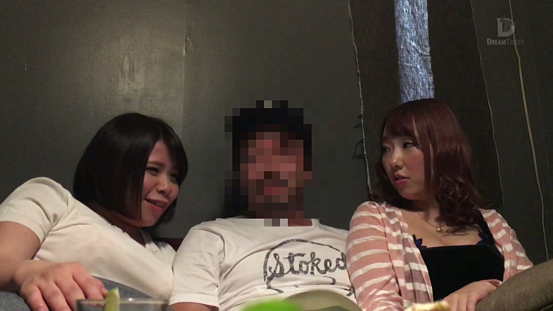 S男のくせに乳首が弱い俺･･･を熟知してる奉仕系ドMの元カノ2人を呼び出して絶対チクビをお留守にさせずにハメまくる極私的逆3P ＜生撮り個人撮影＞01 画像1