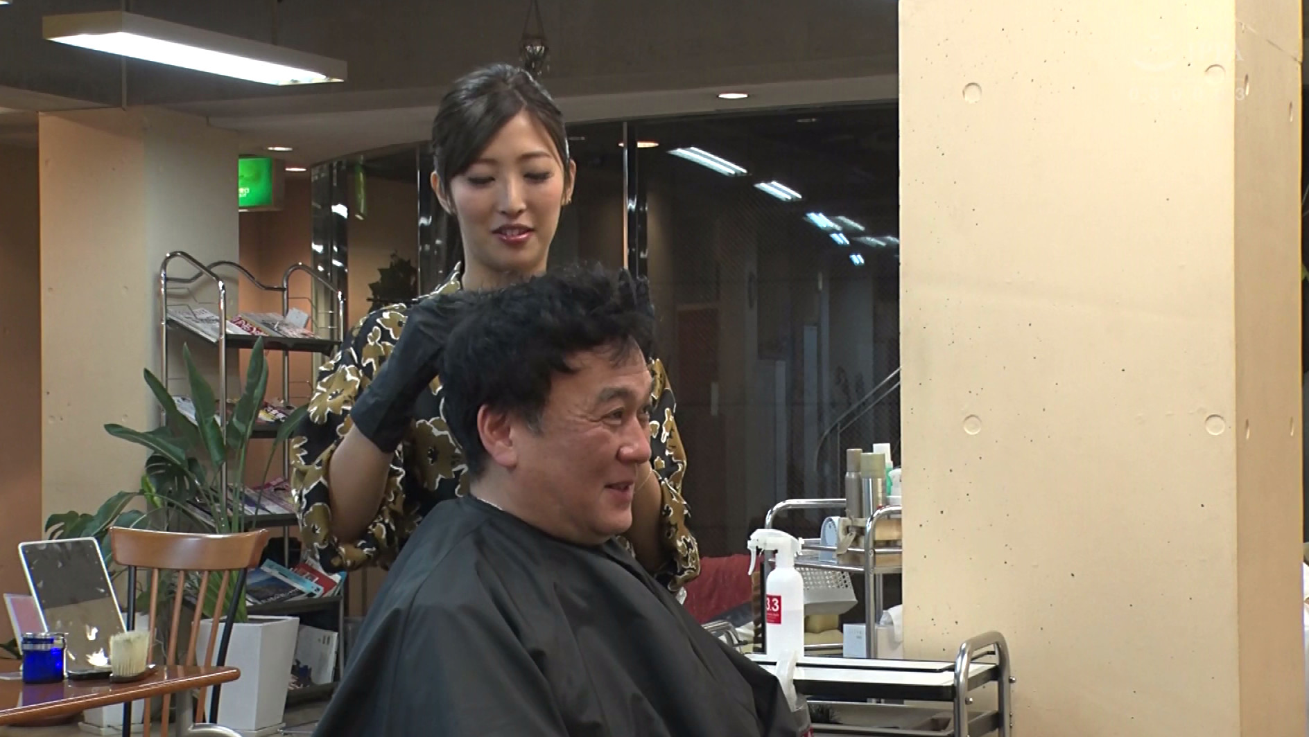 誘惑美容室 水川スミレ 画像9