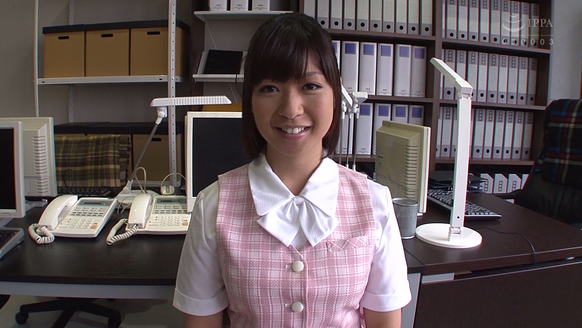 昼間っからオフィスで・・・働く美女と性交 3 休日出勤してでも・・・職場で着衣挿入 4時間 画像1