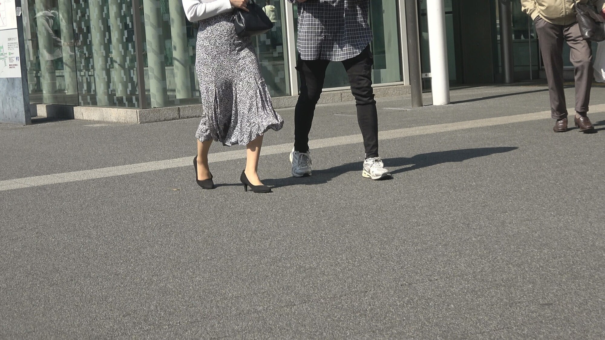 はにかみセレブ人妻!初!浮気SEXで初!他人棒中出し! 画像1