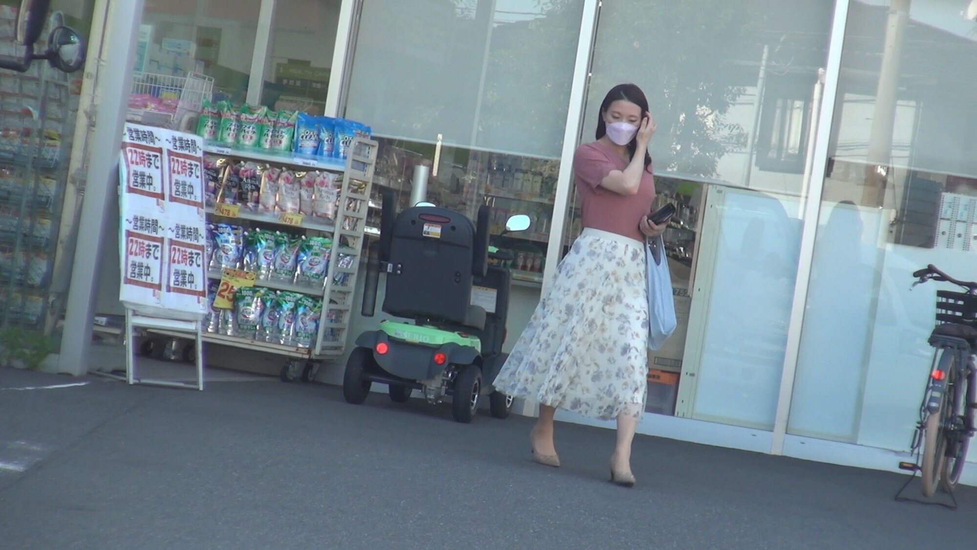 スレンダーな巨乳未婚おばさんはすきですか? 伊藤さん44歳Fカップ 画像1