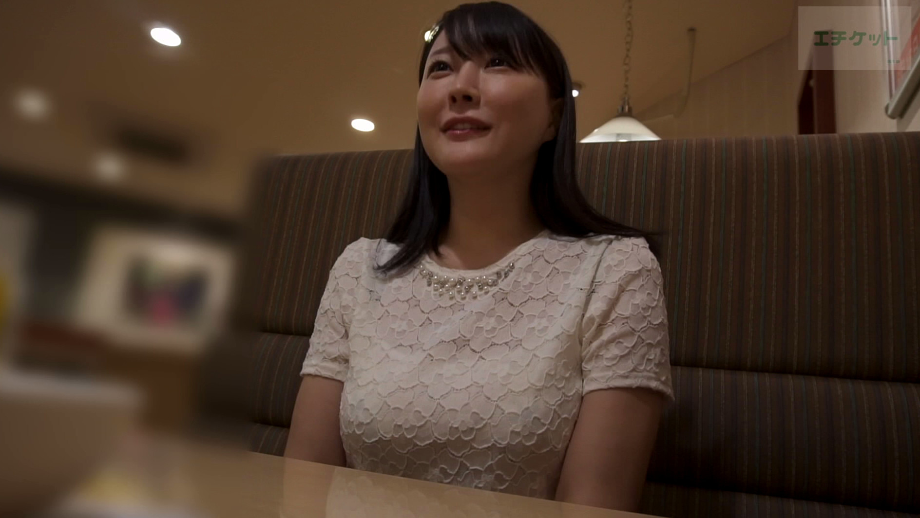 セレブで天然で専業主婦で子供なしの奥様はなぜかパイパンで爆乳!おまけに夜な夜なひとり酒!こんなふしだらな人妻は中出しでお仕置きですね 画像1