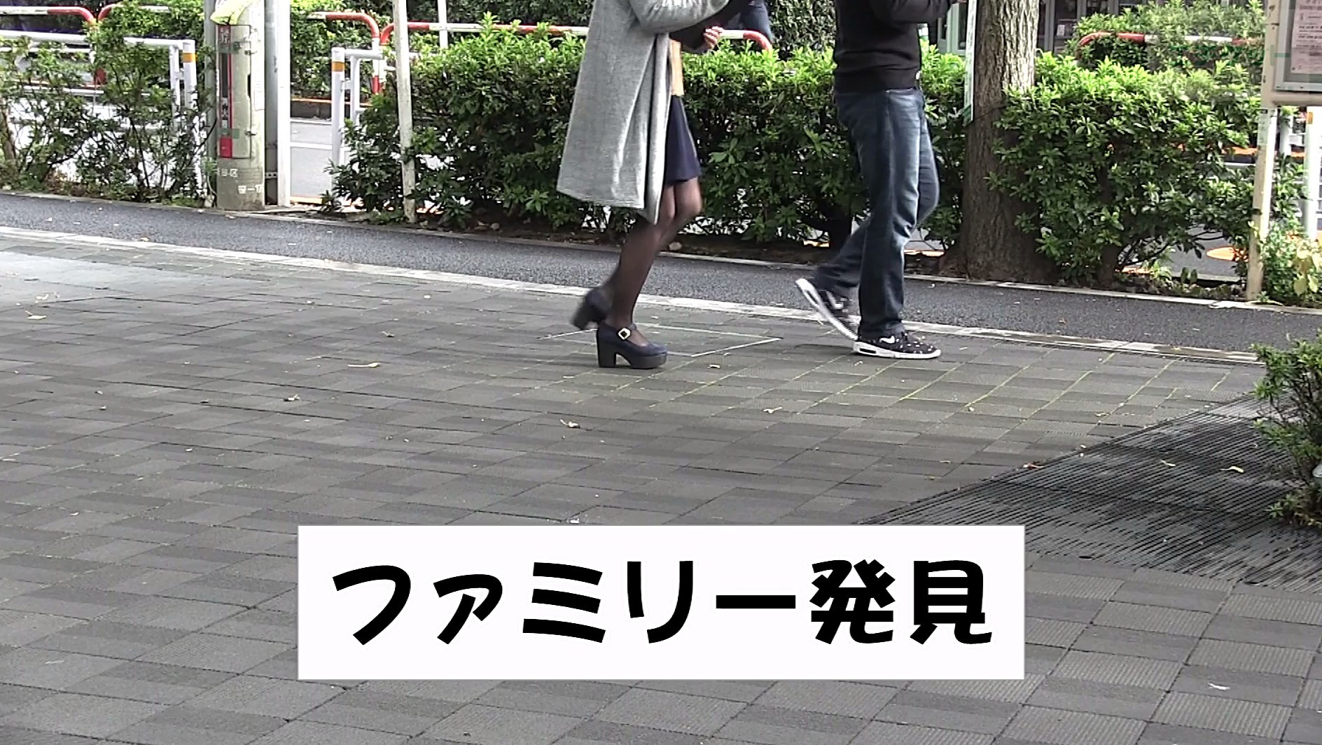 夫が目の前でフェラされショックで脱いだ奥様 画像1