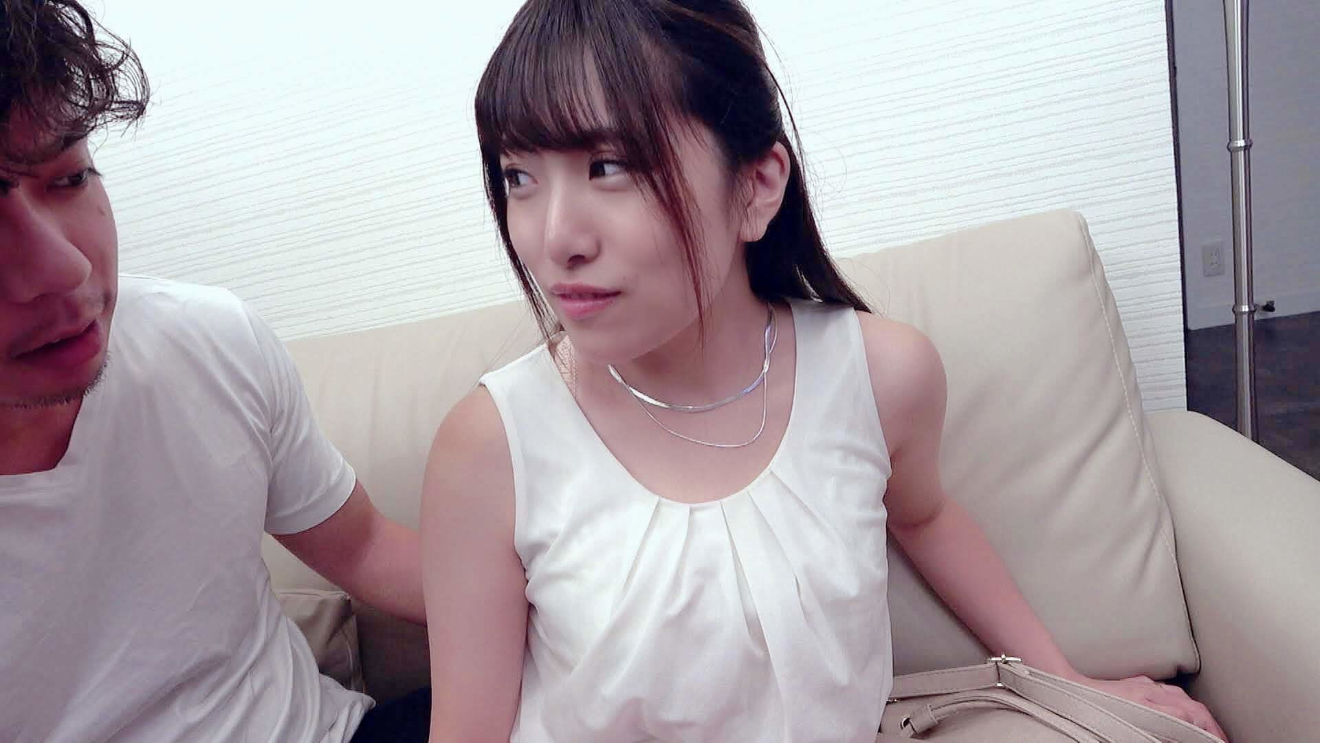 あやか(32歳)スポーツジムでインストラクターを喰いまくり!もちろん職業はスケベの定番?人妻看護師!Fカップのパイパン妻のオマ○コからはみ出るビラビラはエロ度数MAX!「舐めるの好き♪おいひぃ」特技はノーハンドヘッドバンキングすっぽんフェラ!いやらしい膣内の潤いは湿度100%!ムレムレ状態は通常運転ノープロブレム!【ヤリマン連鎖反応!エロの無限ループ!リピーター続出のSEXマンスターvol.3】 画像2