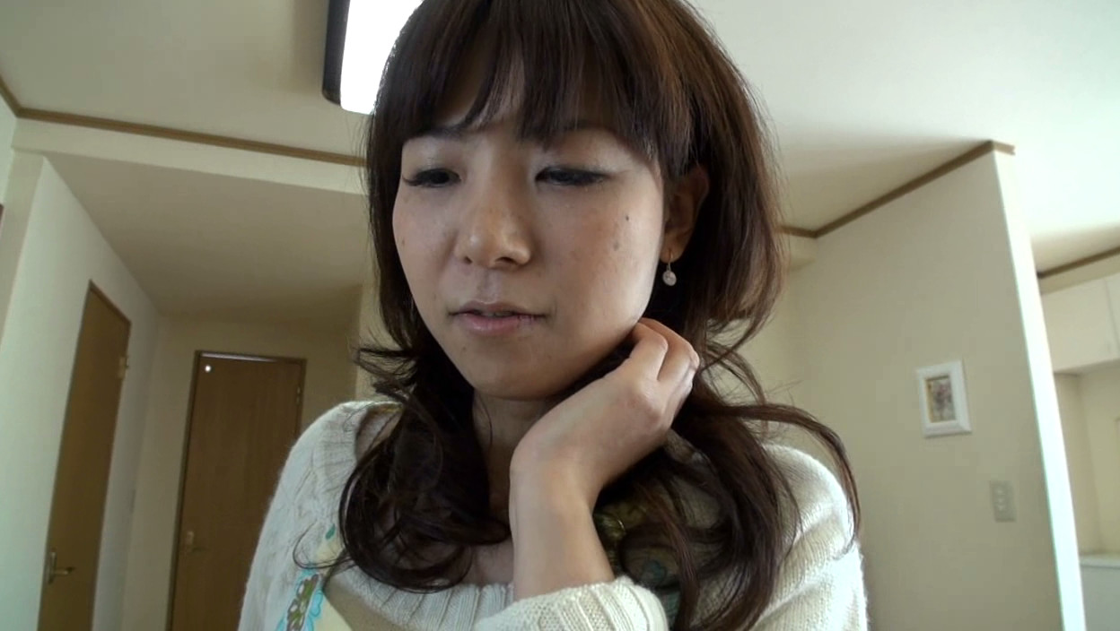 真面目な39歳リアル人妻はムッツリスケベで欲望を抑えてきたが、ある日我慢できなくなってベロキスして下半身剥き出しで欲しがってしまう 柏里美里 画像3