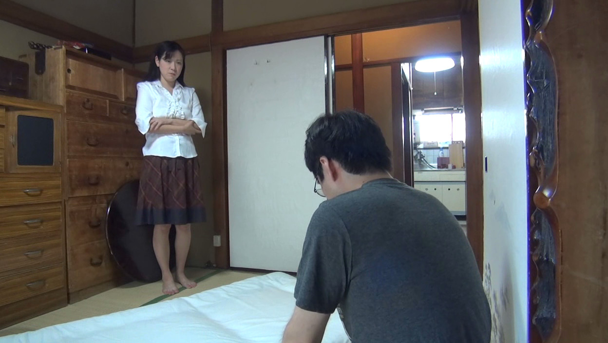 欲望を抑えきれない恥じ知らずで肉棒好きな母は年より若く見える42歳 画像12