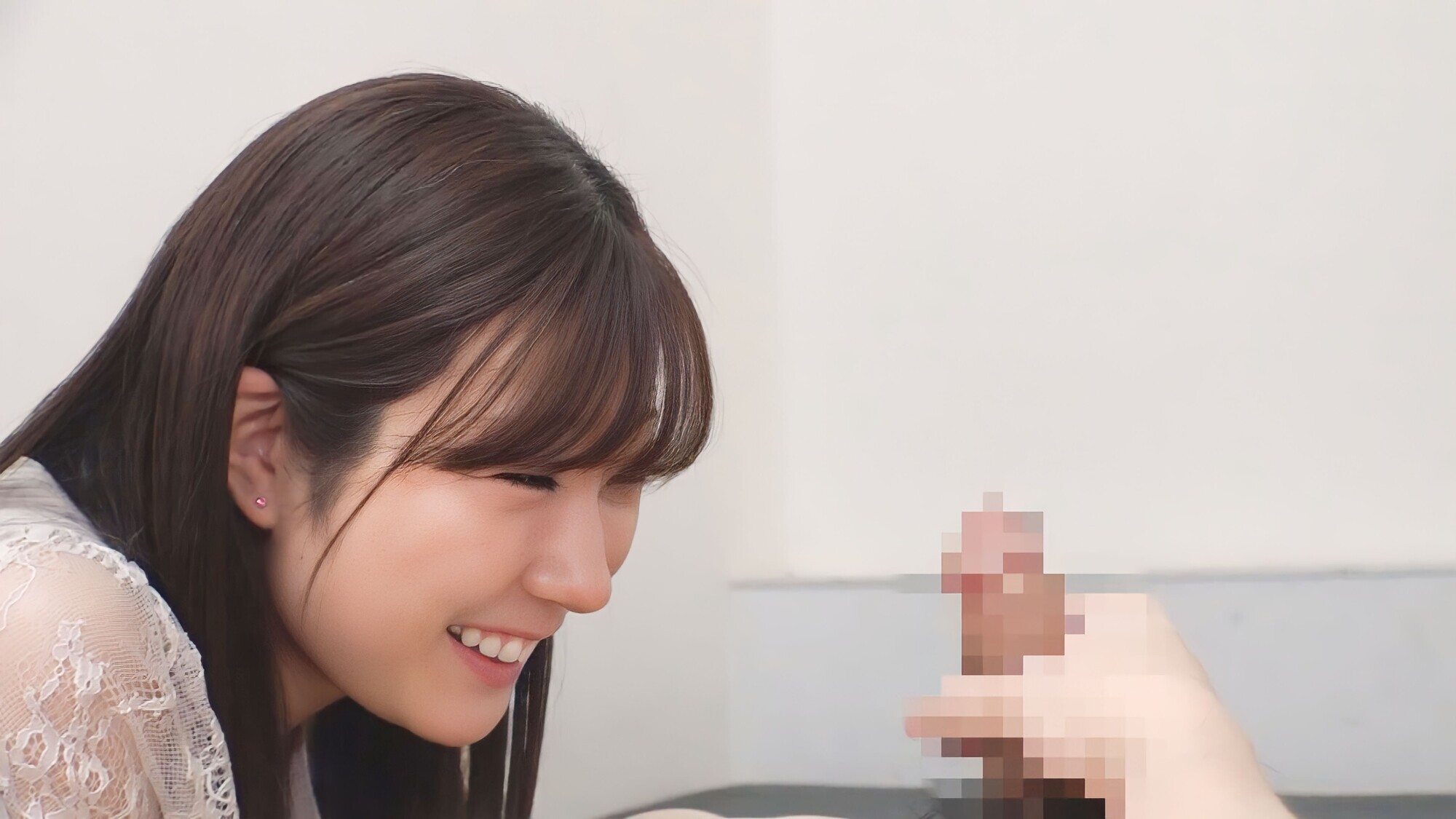 「ボクのおチ〇チン触ってもらえませんか?」素人の女の子に手コキからフェラまでしてもらってスッキリ大量射精! 02 画像7
