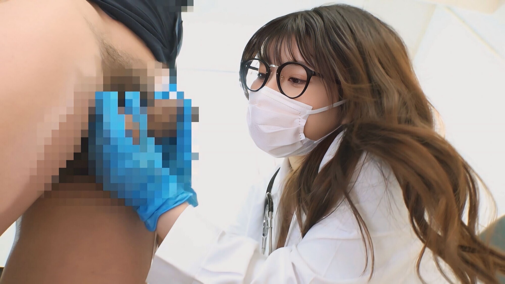 真面目な顔して敬語で診察→飲尿~中出し・精飲でしつこいくらいに捕精(ほせい)検査してくる泌尿器科の極淫痴女医 4名 画像4