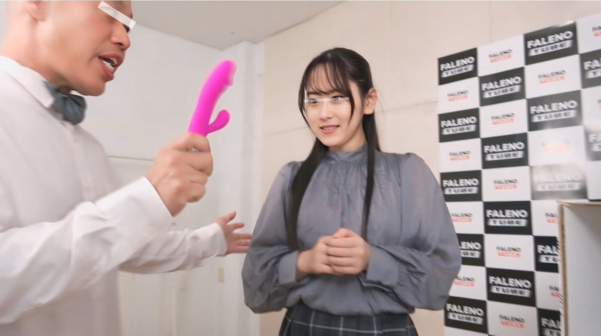 ひもの先のあるのは豪華景品か！？それとも罰ゲームか！？欲に目が眩んだ10名の女性達が豪華景品を賭けたひもくじチャレンジに挑む！ Vol.1 画像5