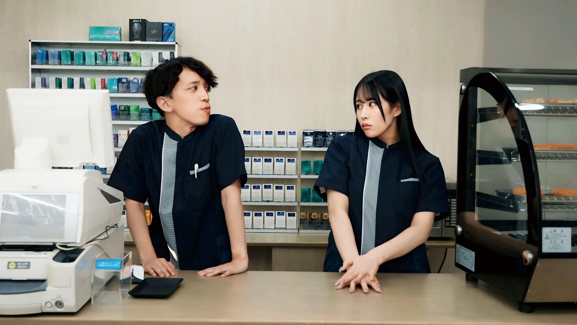 コンビニのバックヤードでセックスをするのが好きな彼女は不倫をしていた。 二羽紗愛 2枚目