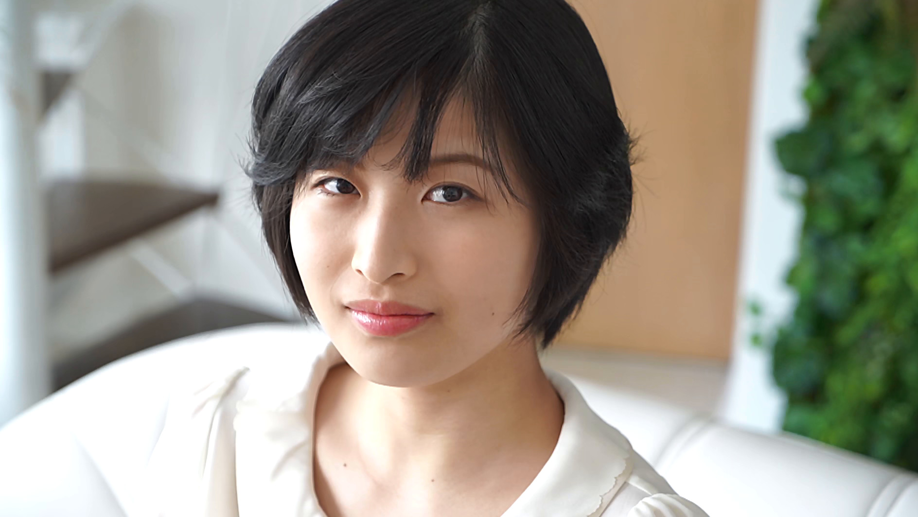 工業高校出身の彼女がけしからんカラダをしていたのでグラビアデビューしてもらいました！ 戸塚こはる ＃1 画像1