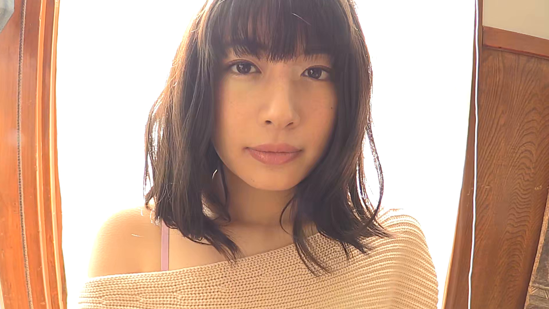 小松美咲が贈る新章!「ココカラハジマル #1」魅惑のグラビア動画 小松美咲 サンプル画像1