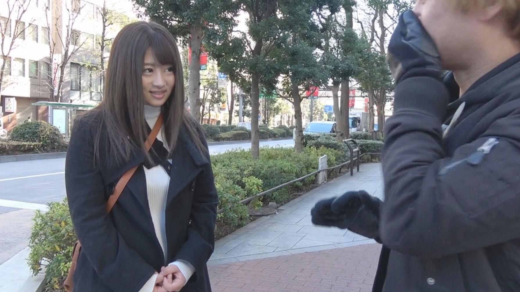 街中の男たちの視線をクギヅケにするパイスラが卑猥すぎな爆乳Iカップちゃんに声をかけてみたよ。 あかね 19才 画像3