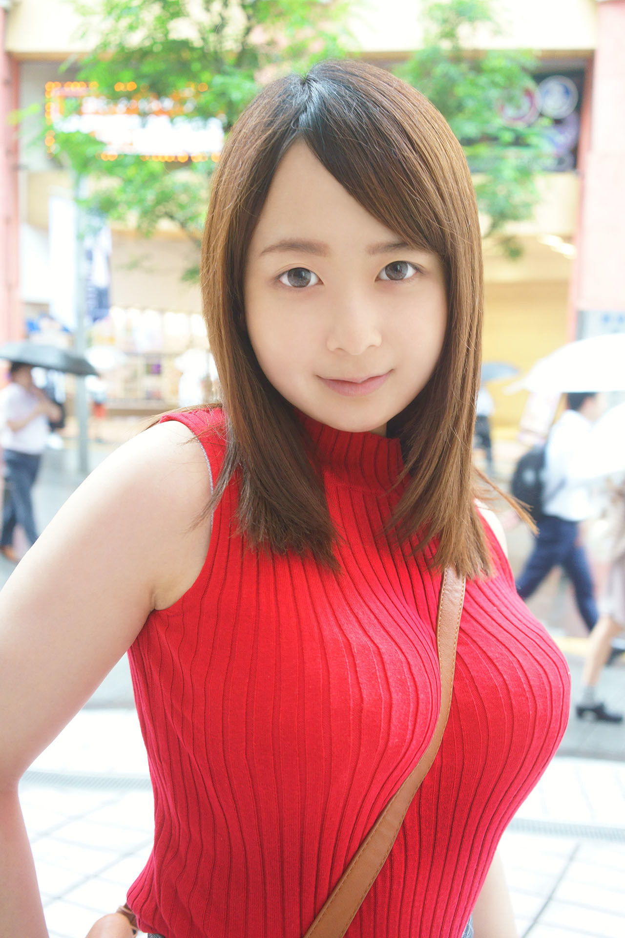 街で見かけたパイスラがひと際目立つムチムチ爆乳娘をナンパしたら秋田の田舎町から遊びに上京してきた世間知らずの芋っ娘でした。 悠衣花ちゃん 画像1