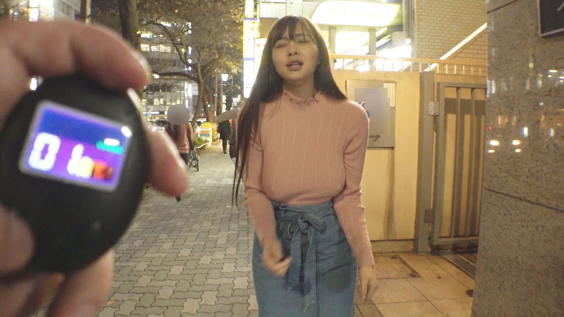 前代未聞のお人好し！頼まれると嫌だと言えないIカップ超爆乳ハーフ少女はノーブラニットになることを断れずに勃起乳首を世間に晒す。終始恥ずかしそうにしていたが、実は羞恥心から股間をビショビショに濡らすドMっ娘でした。 イメージ8