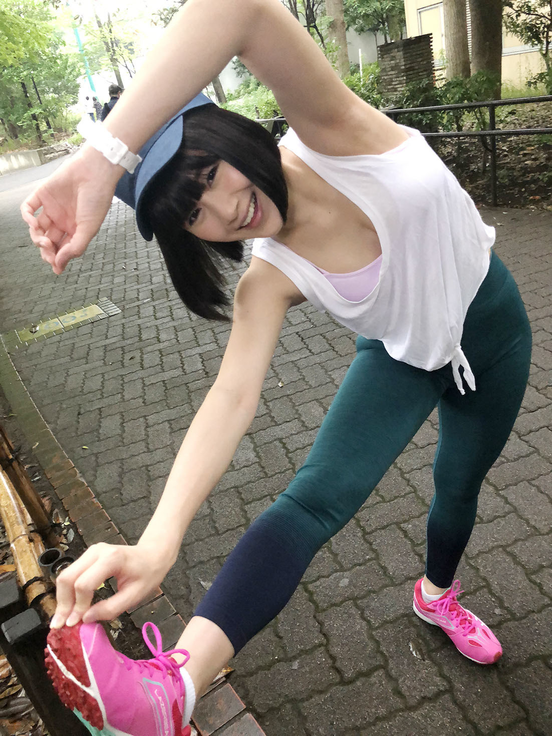 都内にあるランニングのメッカの公園で汗を流すピタスパウェアーの女子をハメ倒す! 画像1