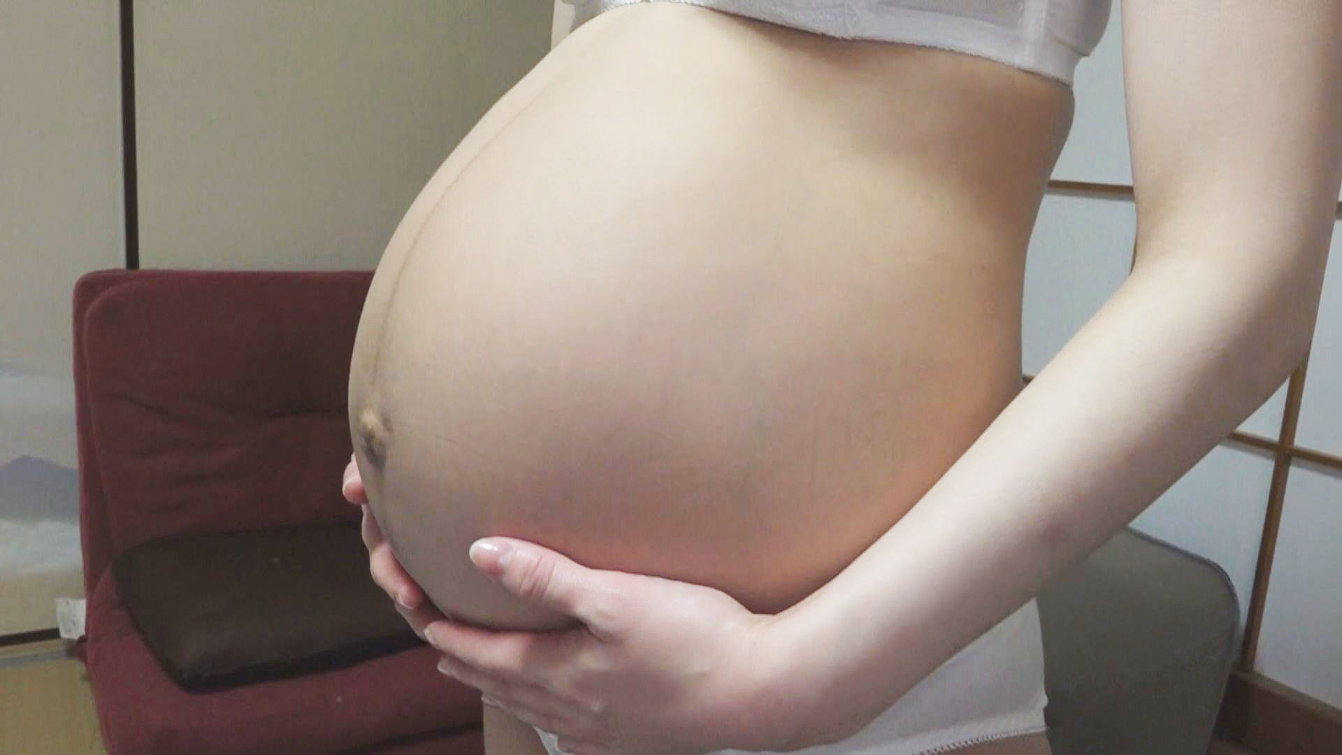 うら若き妊婦Nさん、生活苦につき臨月緊急AV出演 画像1