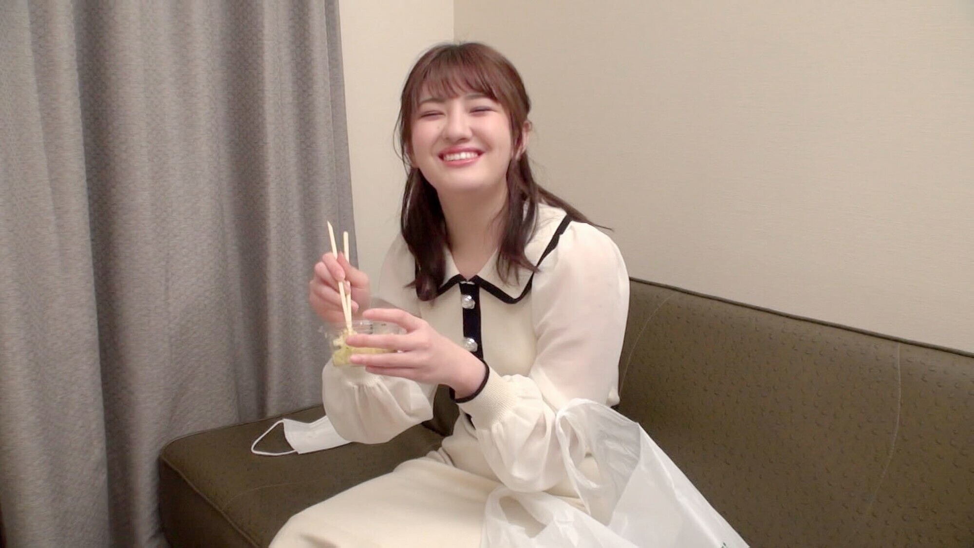 ナンパコ No.29 北国から上京した女子力高めな飲食店勤務のお姉さんをナンパして指が入っちゃう位に濡れたマ●コにブルブル震えながら連続中出しした! 画像1