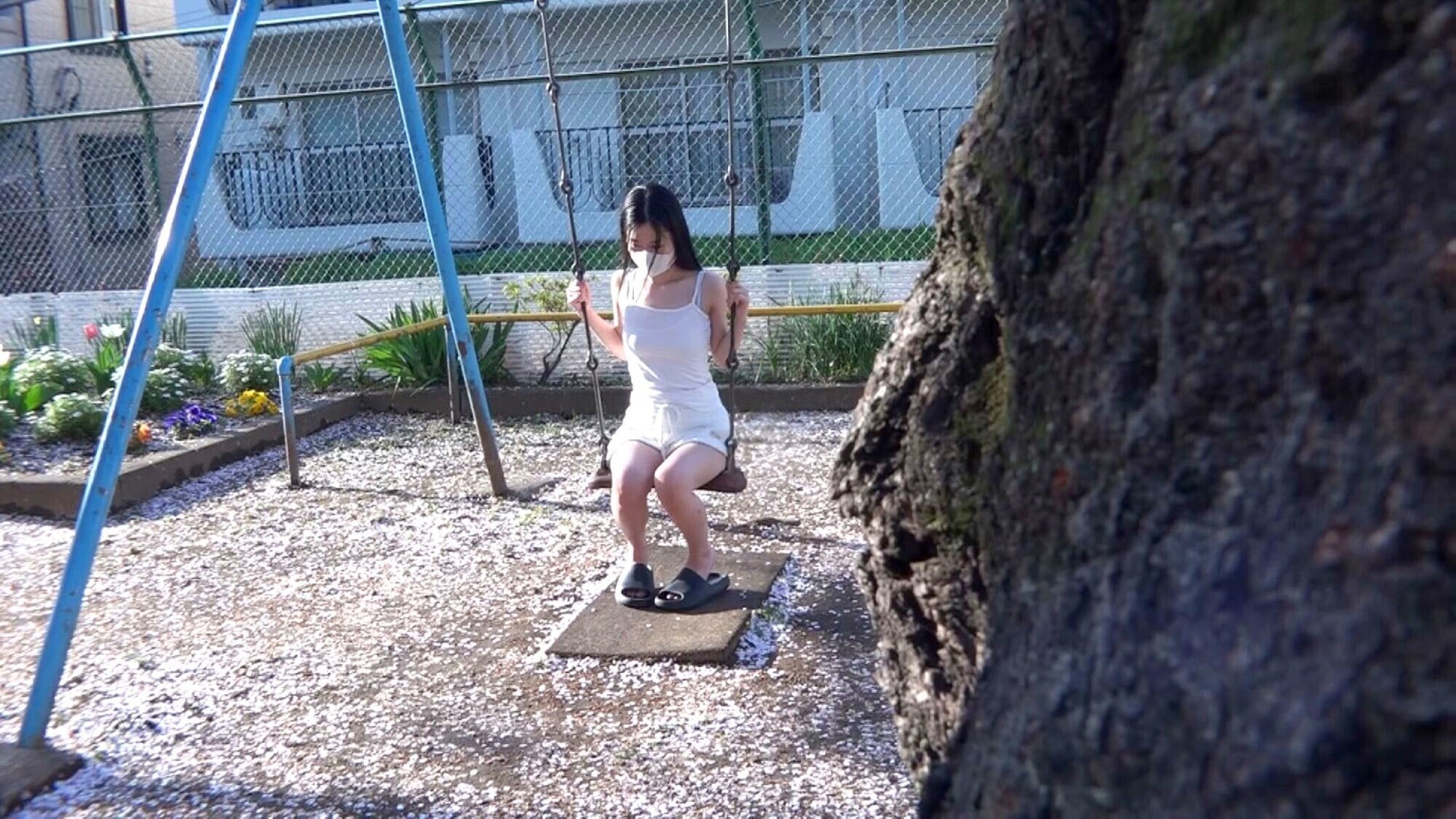 「ガリガリの貧乳ですが、気立てはいい私の娘です。アッチの方もしっかり教育してあります。いかがですか?」クズな父親と実娘の近親相姦物語 画像6