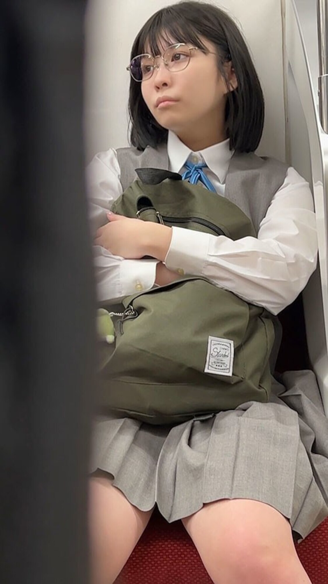 つきまとい 02 ～地味な子の制服姿・自宅・私服姿を何日も盗撮記録～