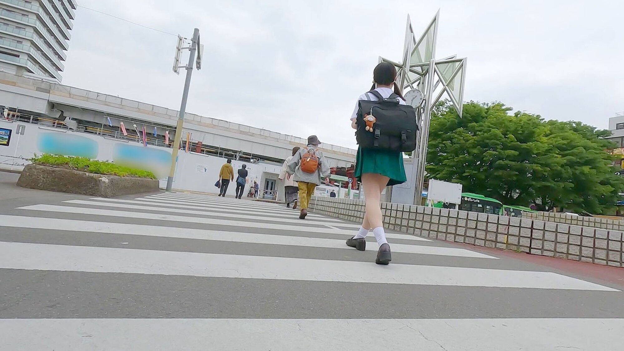 つきまとい 03 二つ結びで活発そうにリュックを揺らして電車通学をする子の制服・私服姿の長期盗撮記録