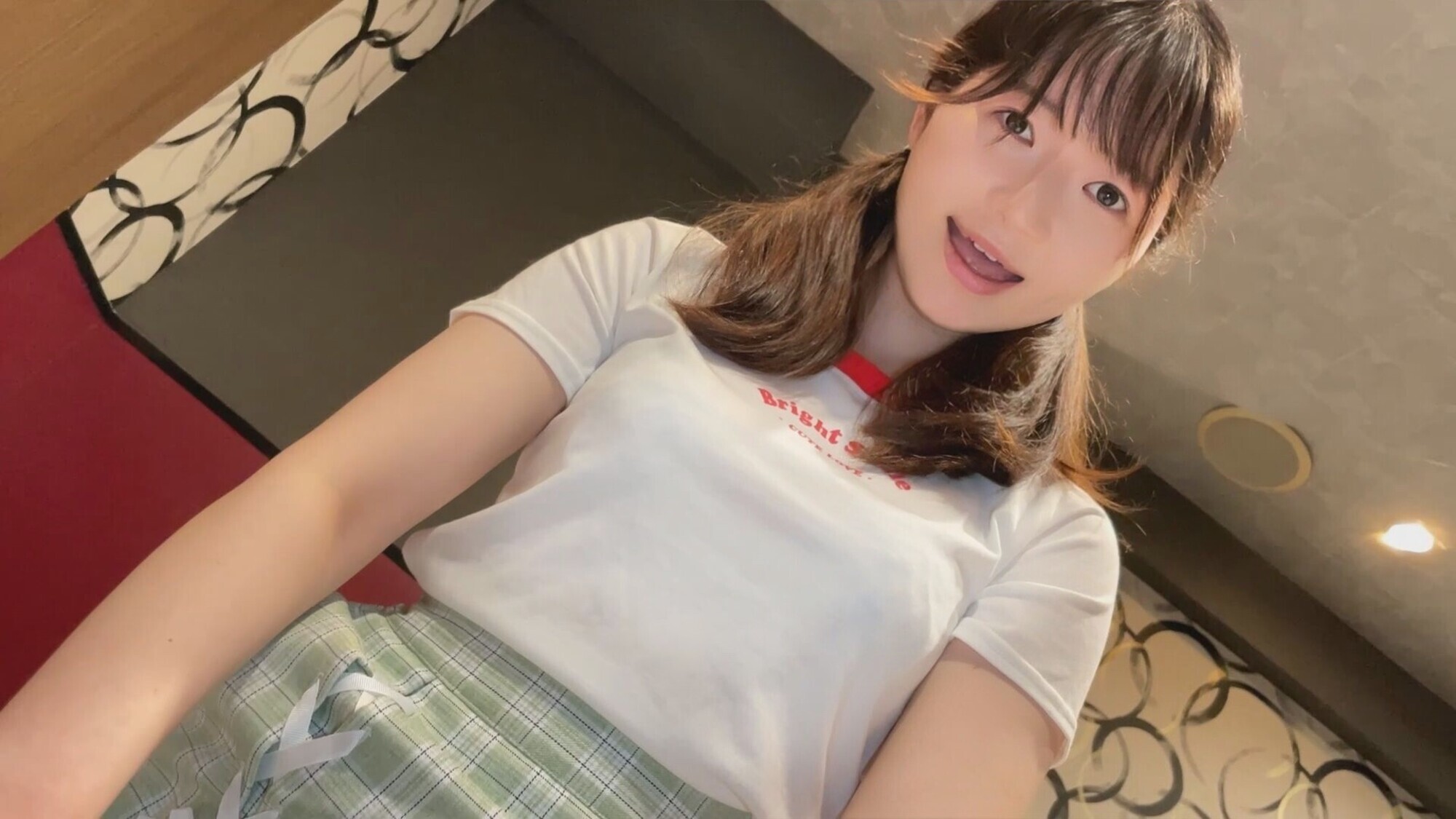 未発育ボディで乳首舐めもフェラも生ハメだってやってみたいお年頃なのっ 生中小悪魔ちびちゃん 画像1