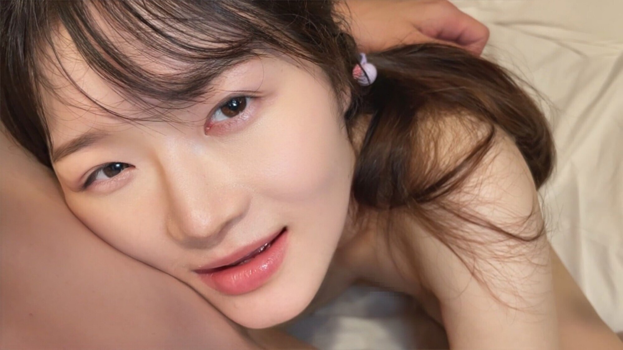 未発育ボディで乳首舐めもフェラも生ハメだってやってみたいお年頃なのっ 生中小悪魔ちびちゃん 画像11