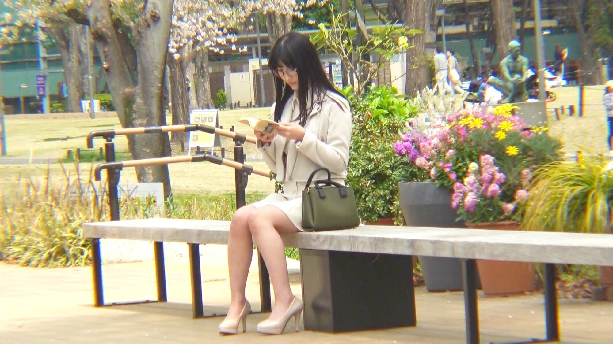 完ナマSTYLE@みほ いつも公園で読書している清楚美女は犯されたい願望のあるむっつり妄想女子 画像1