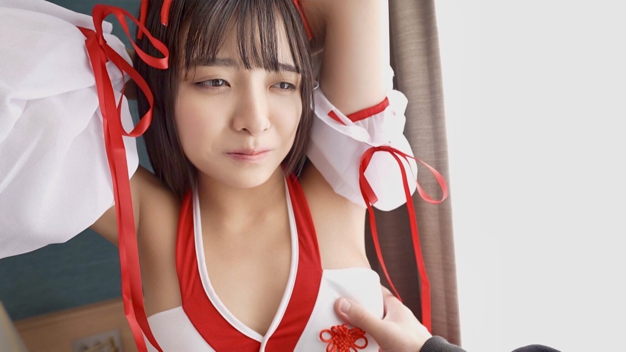 モデル志望の元気娘に卑猥コスプレ面接 なし崩しに触られてパンティヌレヌレ敏感ボディ！喉奥圧迫イラマに泣きながら嬉しイき！激しくケツ振り乱してドM開花中出し 画像3