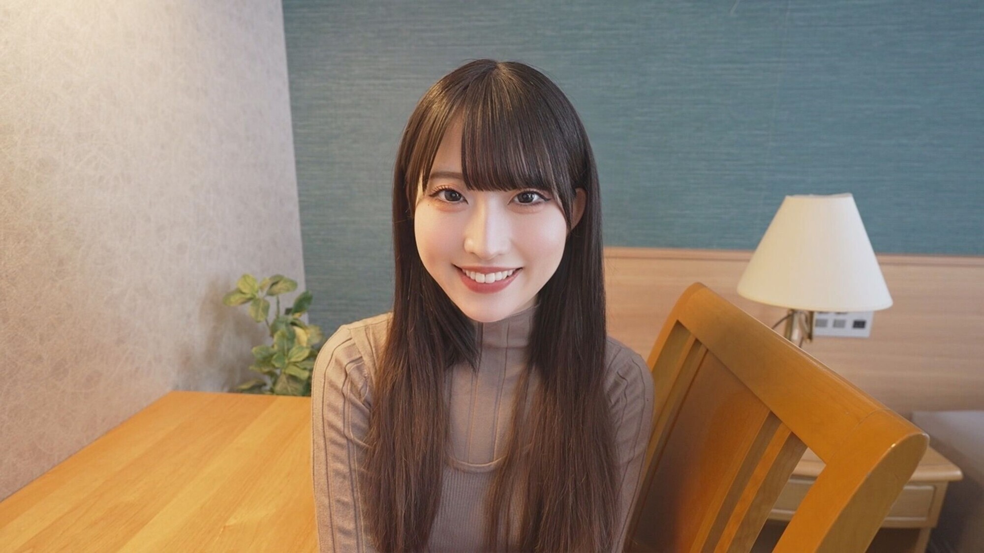 面接と騙されて・・・黒髪清楚美少女に痙攣のけ反りイタズラ!気持ち良さに拒否できず・・・最奥生中出し 1枚目