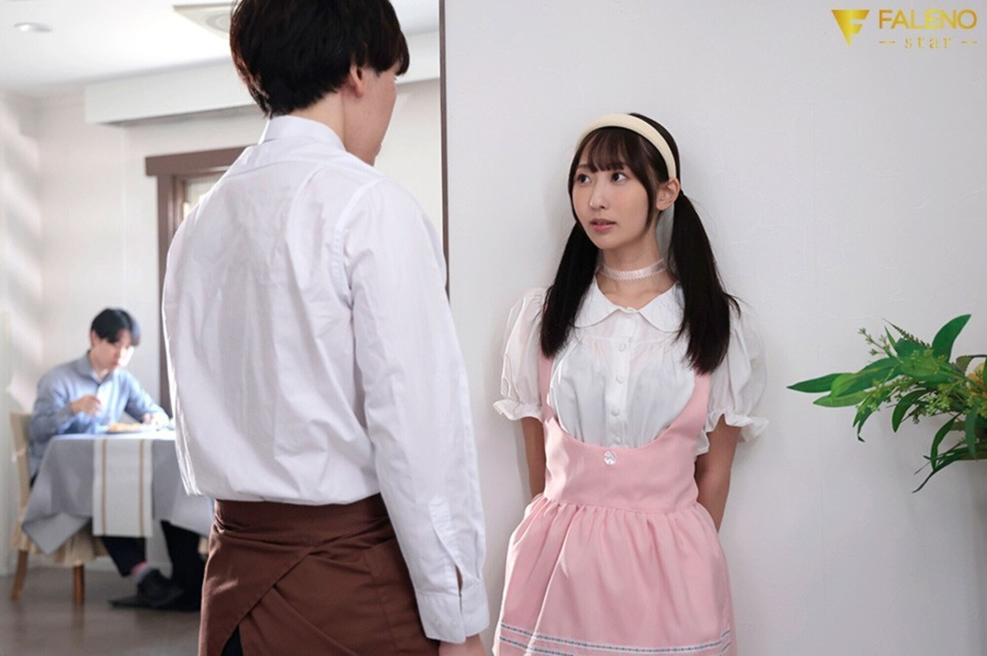 バイト中に彼氏を嫉妬させ仕事中にガン突きSEX 声も出せない状況に興奮して連続イキするド変態ウェイトレス 山下紗和 画像6