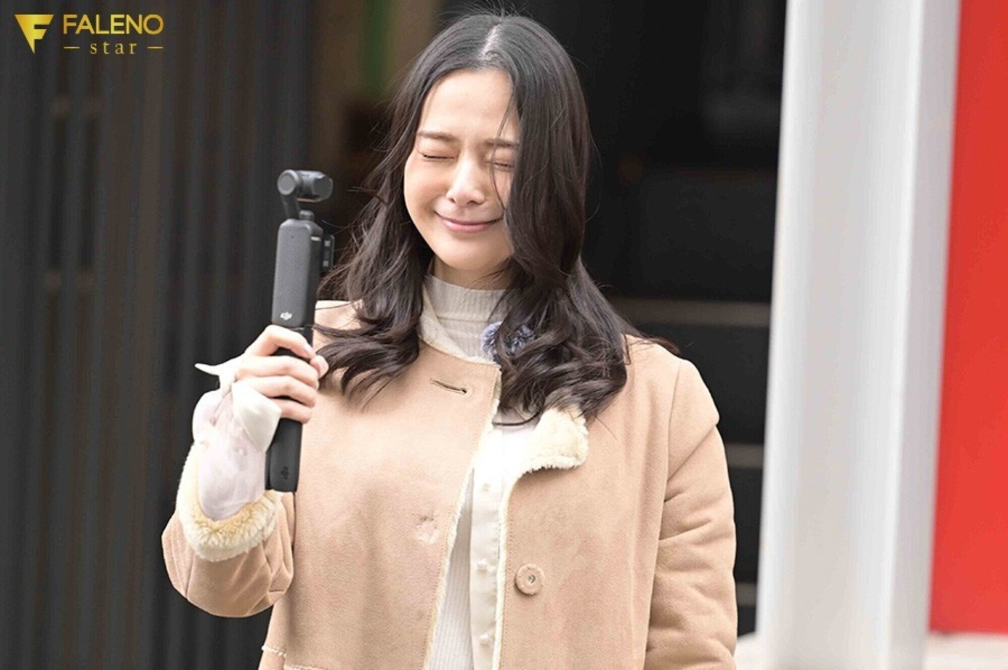 「いまから私とキスしてみませんか?」吉高寧々がいきなり素人さんを逆ナンパ!街中でキス 30 秒で勃起したら合格、さらにお部屋で言葉責め手コキに耐えられたらご褒美SEXあげちゃいます。 吉高寧々 画像5