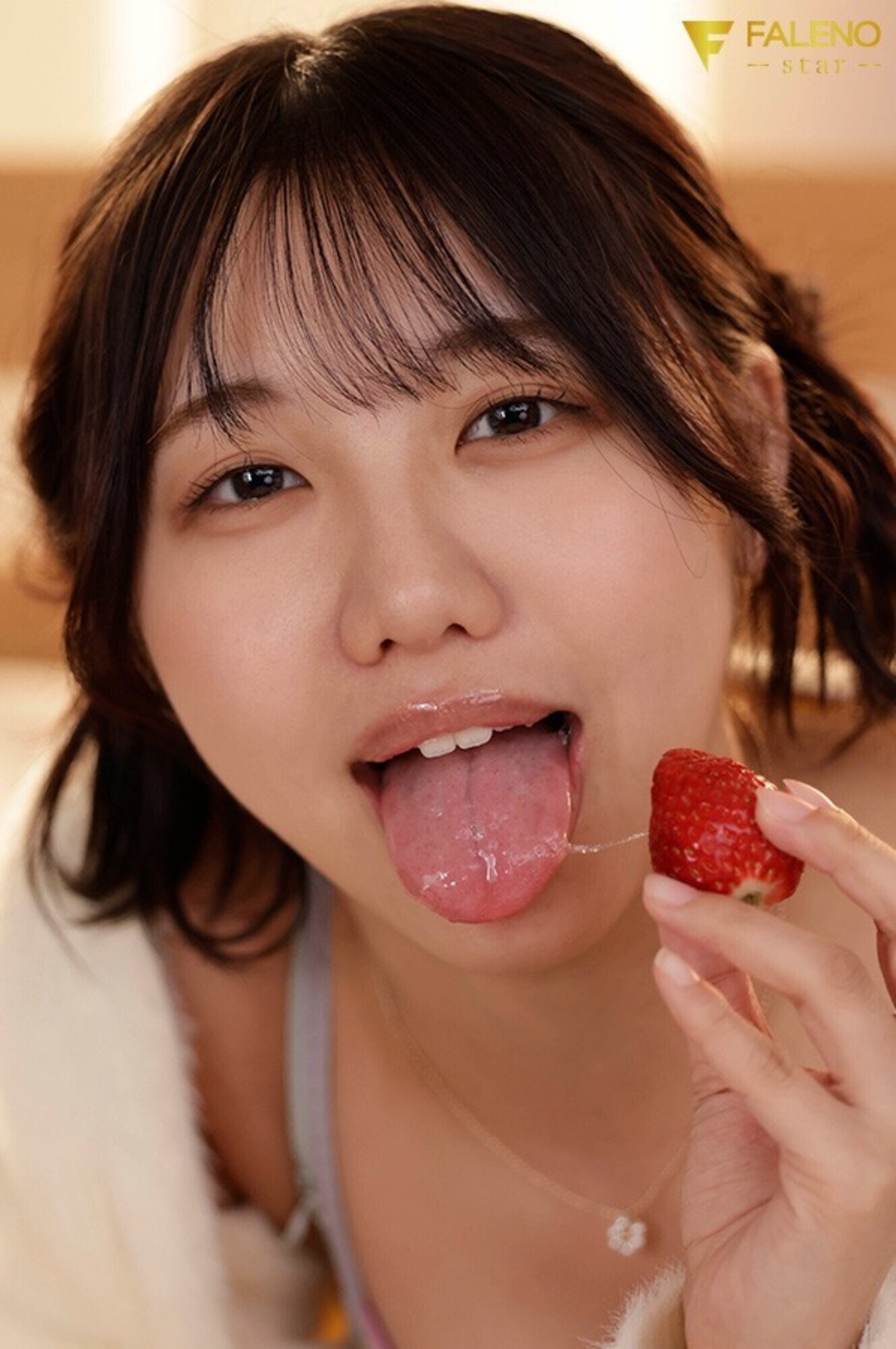 絡み合う舌と唾液濃厚ベロちゅう性交 浜辺やよい 画像10