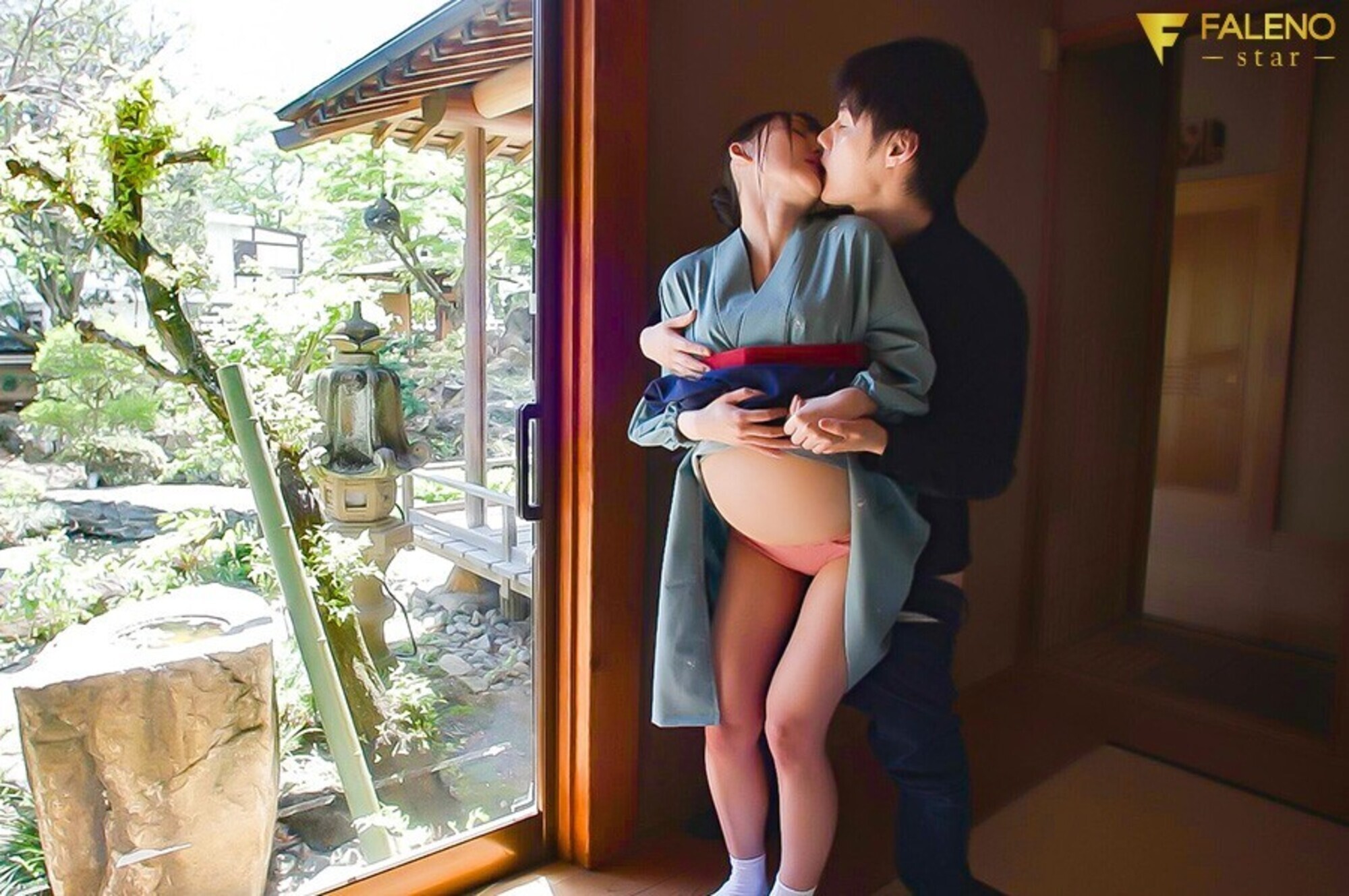 子作り目的でやってきた新婚旅行中の旦那さんをこっそり寝取り淫語で誘惑SEXしちゃう仲居さん 御園もも 8枚目