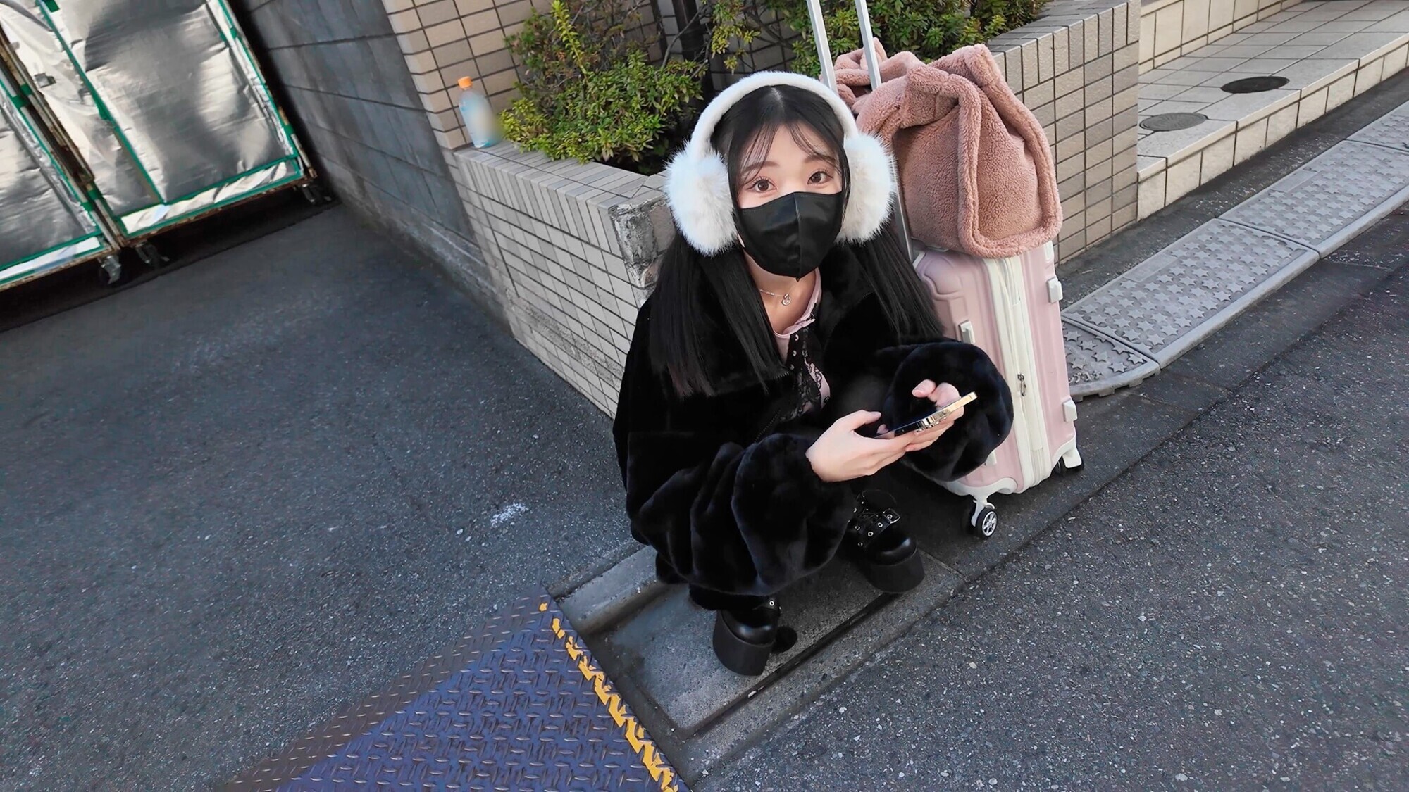 おしっこ飲ませ聖水少女ちゃん 発育中ワレメから滴る小便ケツ穴フレーバーを舐めとらせ・・・飲尿クンニSEXで嬉ションぶちまけイキまくるキツマンつるぺた家出娘。 画像1